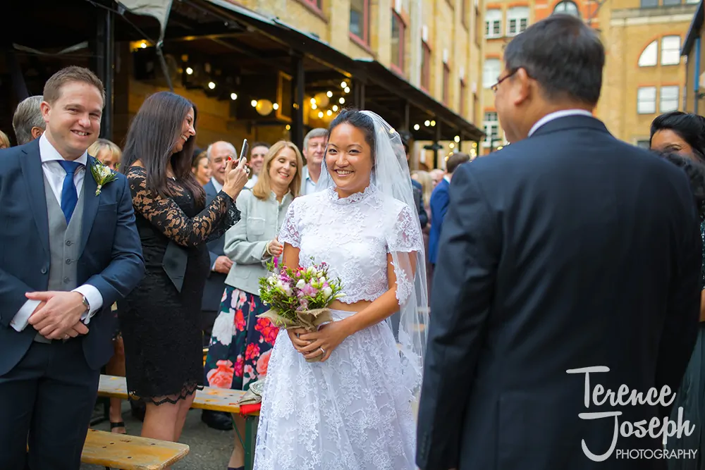 11_Bermondsey_Yard_Café_Wedding_Photographer_ 0011